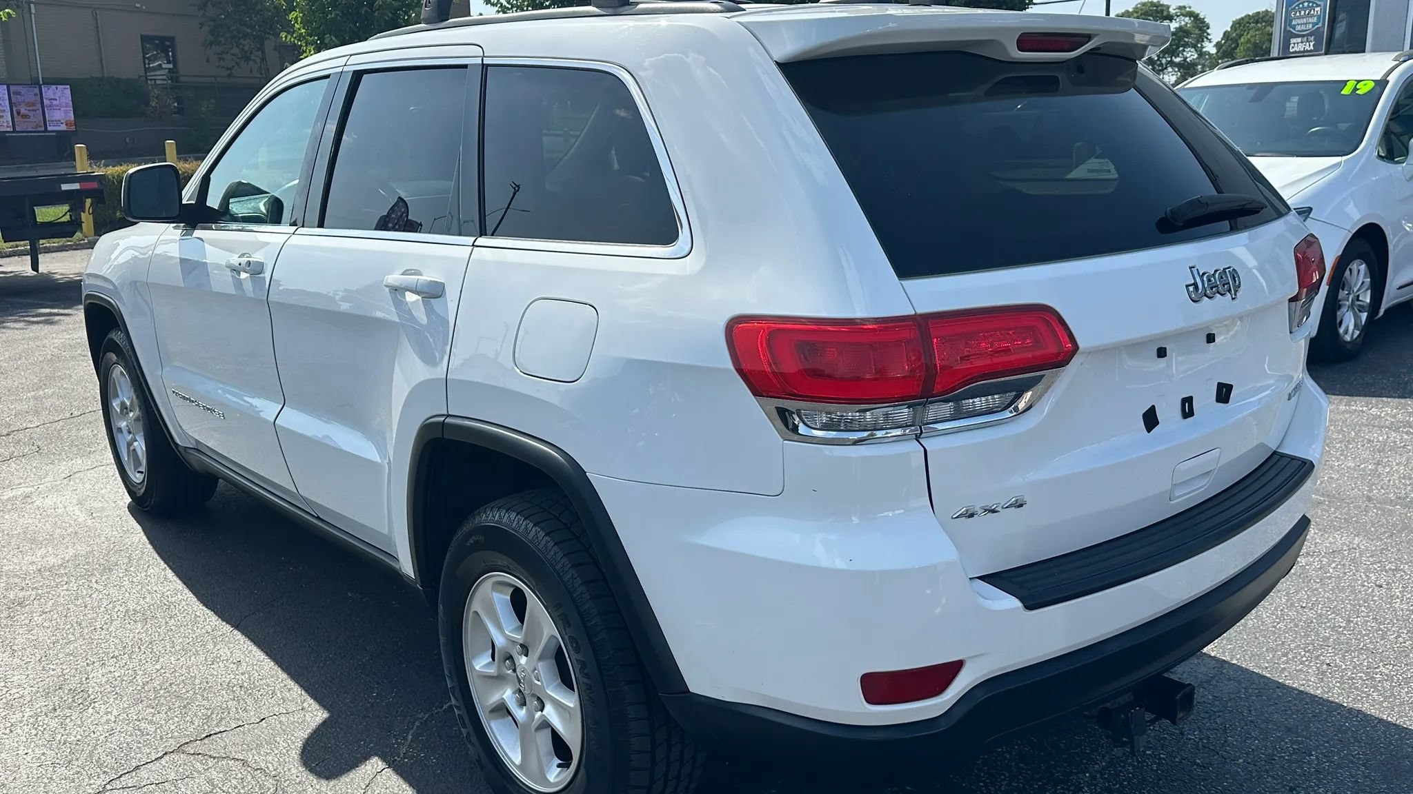 Used 2014 Jeep Grand Cherokee Laredo AWD/4WD image 7