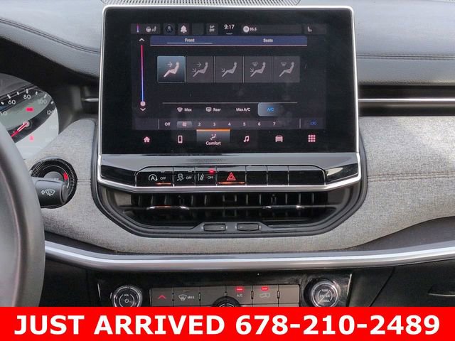 Used 2024 Jeep Compass Latitude image 17