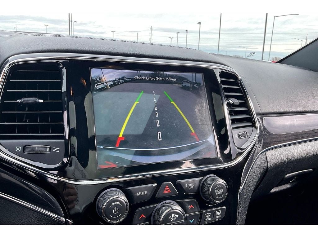 Used 2020 Jeep Grand Cherokee Overland AWD/4WD image 23