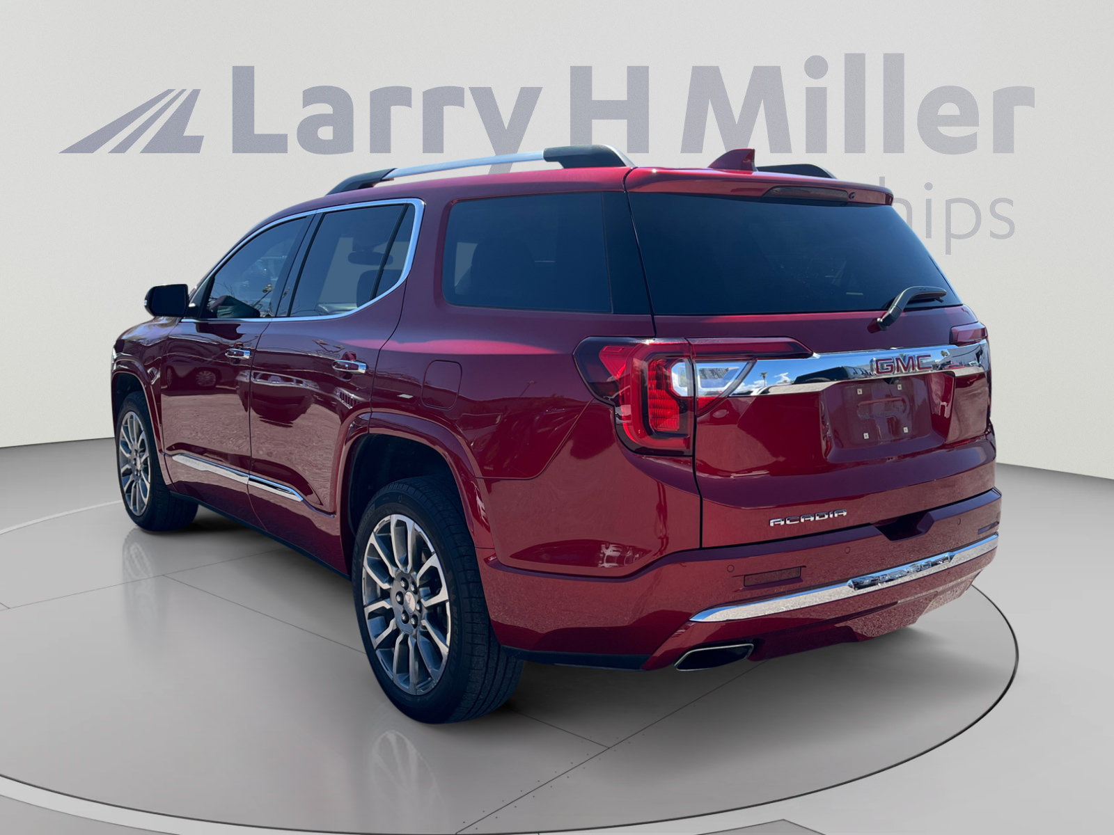 Used 2023 GMC Acadia Denali FWD image 3