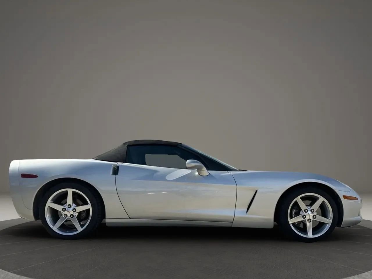 Used 2005 Chevrolet Corvette Convertible w/ Preferred Equipment Group image 6