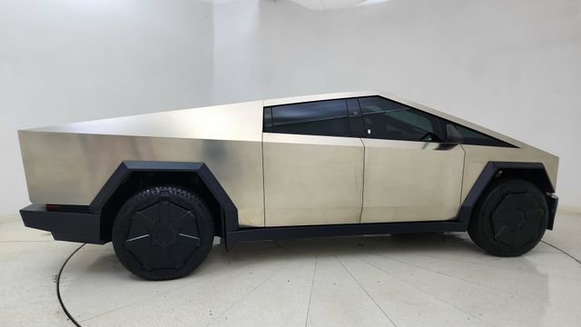 Used 2024 Tesla Cybertruck AWD Crew Cab image 6