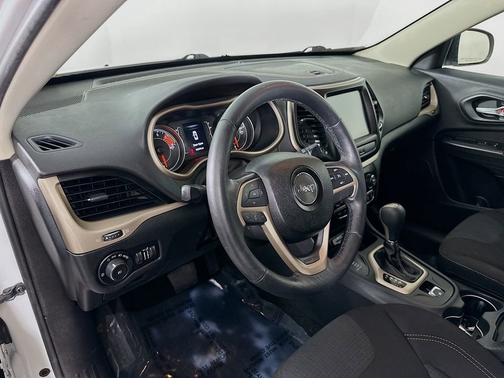 Certified 2016 Jeep Cherokee Latitude w/ Cold Weather Group AWD/4WD image 16