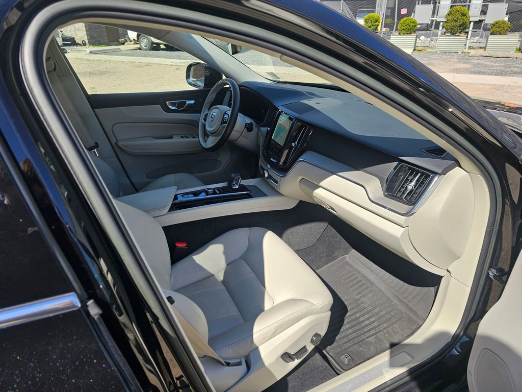 Certified 2023 Volvo XC60 B5 Plus w/ Protection Package Premier AWD/4WD image 11