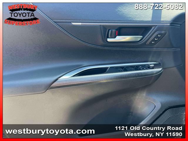 Certified 2024 Toyota Venza XLE AWD/4WD image 19
