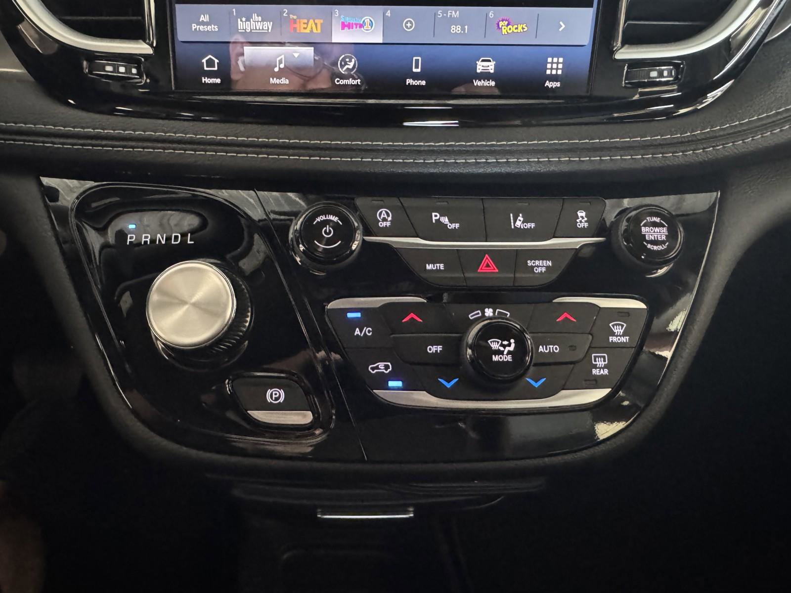 New 2026 Chrysler Pacifica Select image 14