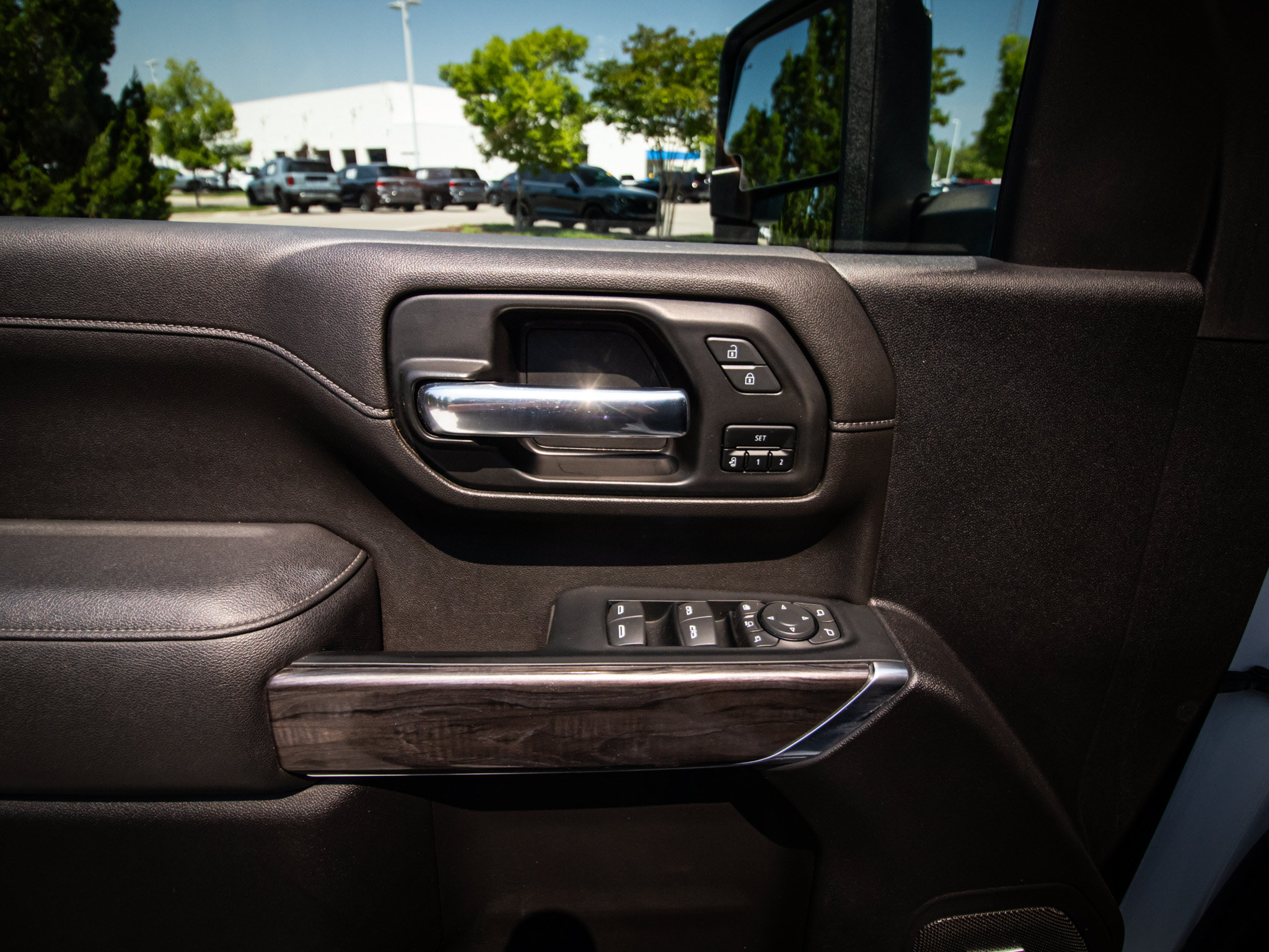 Used 2023 Chevrolet Silverado 2500 LTZ AWD/4WD image 15