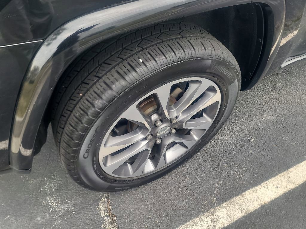 Used 2017 Jeep Grand Cherokee Overland AWD/4WD image 7