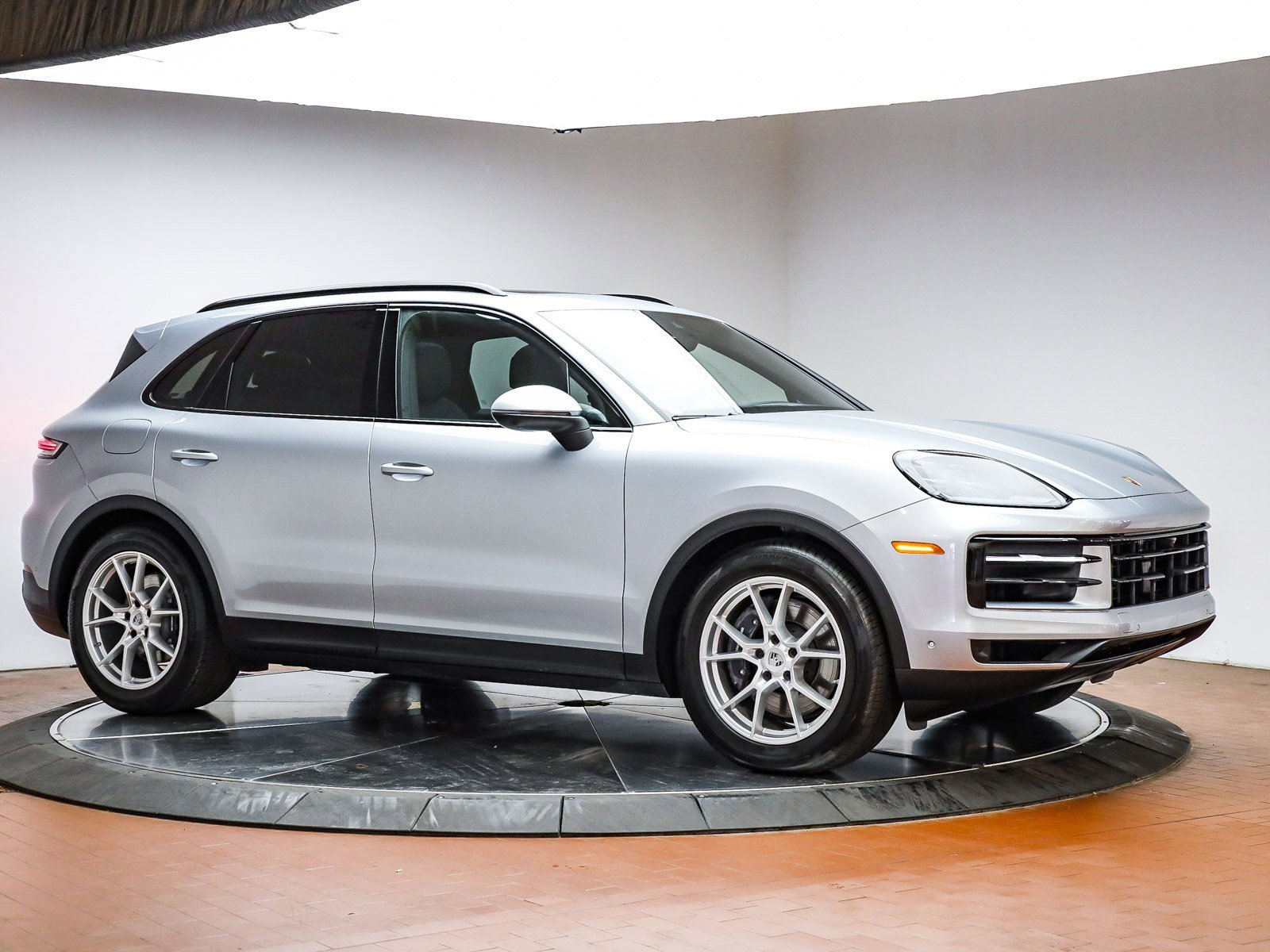 Used 2025 Porsche Cayenne image 15