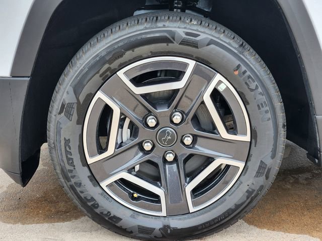 New 2026 Jeep Cherokee Laredo image 7