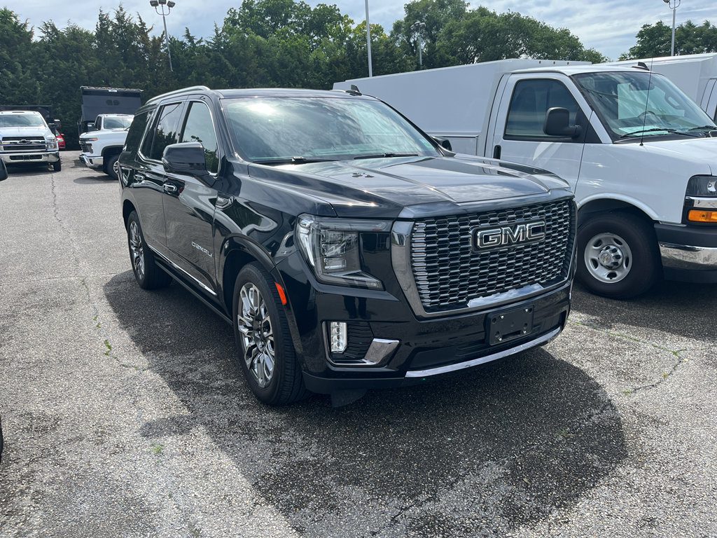 Used 2024 GMC Yukon Denali Ultimate AWD/4WD image 3