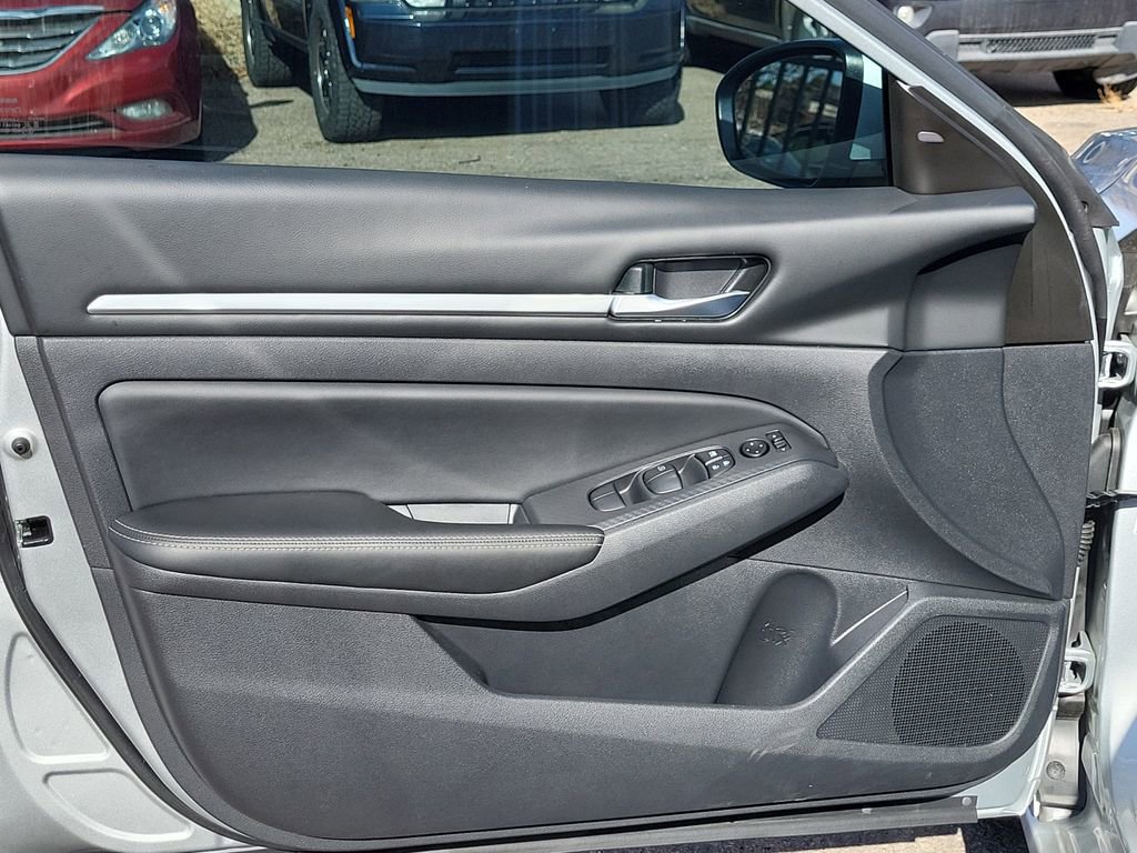 Used 2022 Nissan Altima 2.5 SV image 9