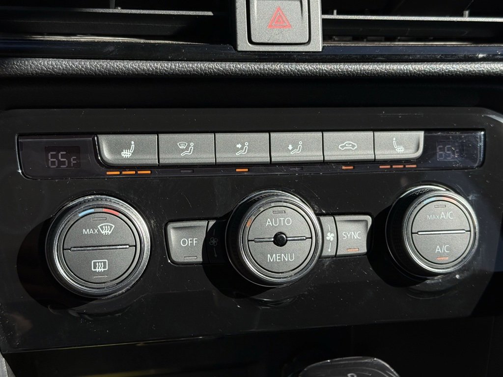 Certified 2024 Volkswagen Taos SE w/ MDO Package image 11