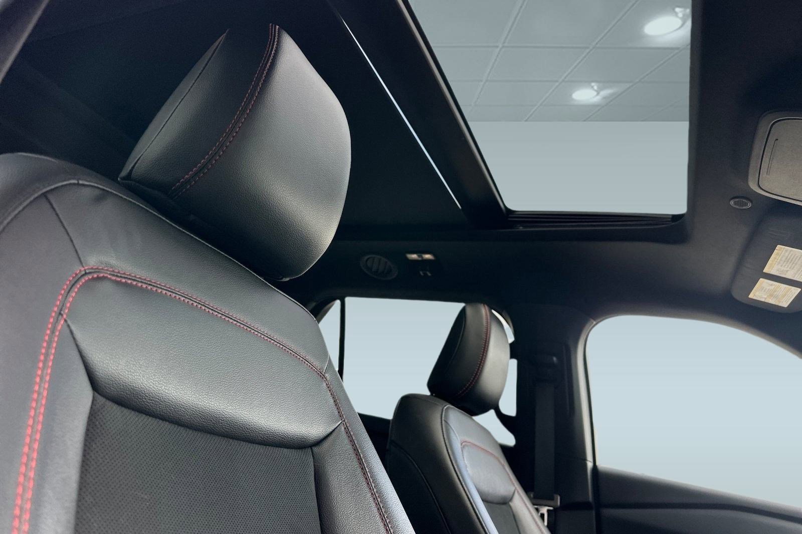 Used 2023 Ford Explorer ST-Line w/ Class IV Trailer Tow Package image 23