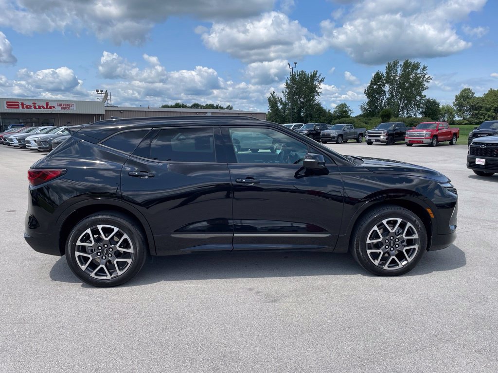 Used 2025 Chevrolet Blazer RS w/ Enhanced Convenience Package AWD/4WD image 10