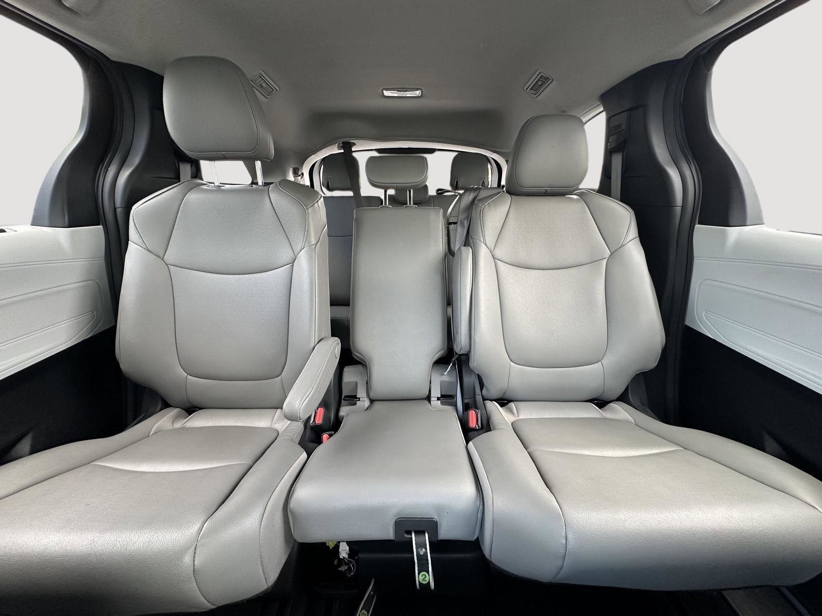 Certified 2025 Toyota Sienna XLE FWD image 13