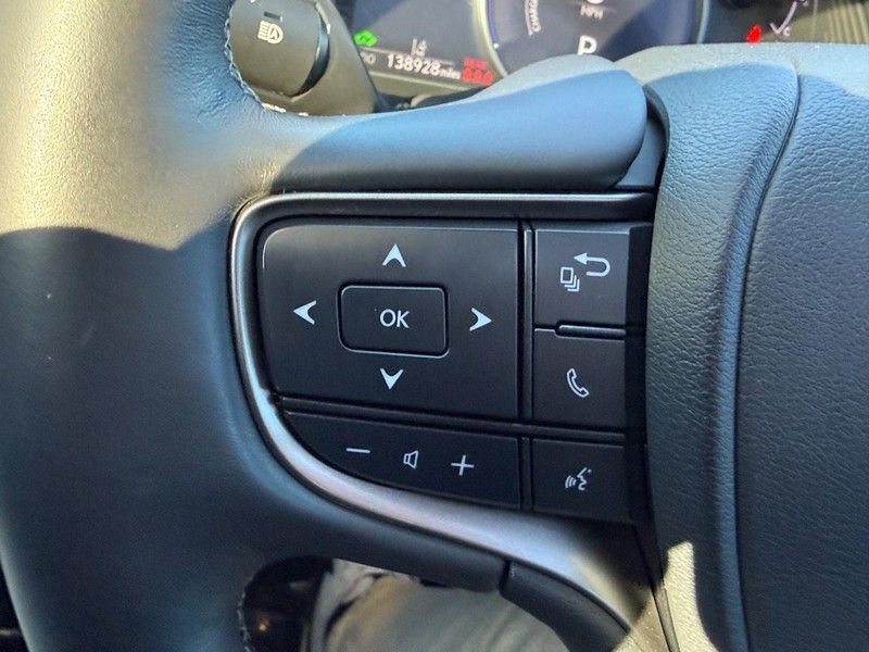 Used 2020 Lexus UX 250h w/ Premium Package image 18