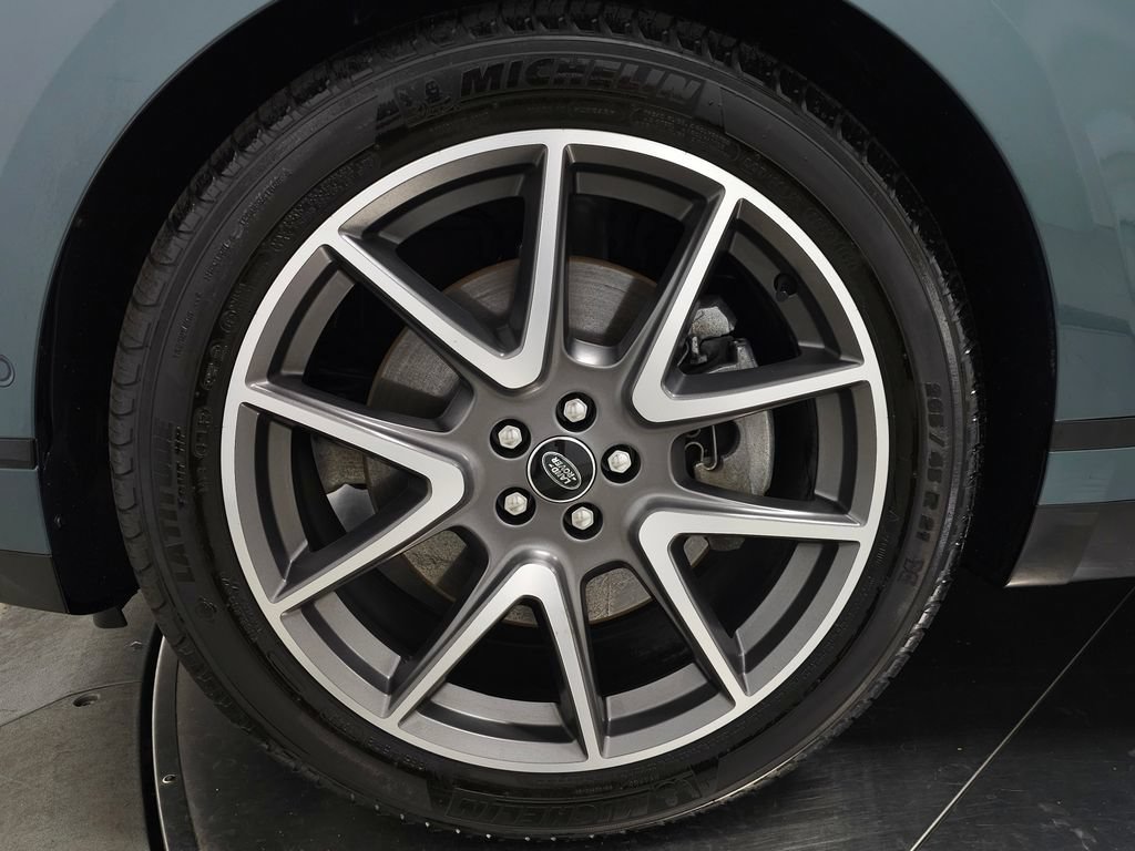 Certified 2026 Land Rover Range Rover Velar Dynamic SE AWD/4WD image 14