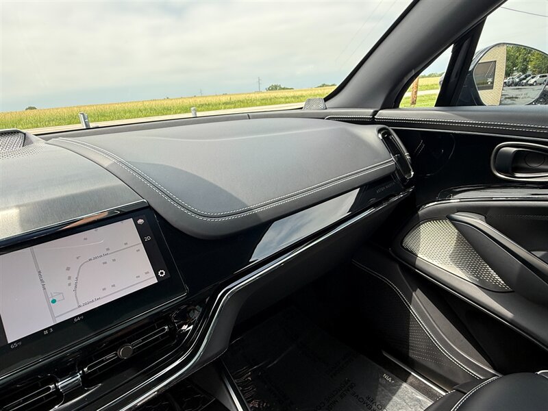 Used 2025 Aston Martin DBX 707 AWD/4WD image 30