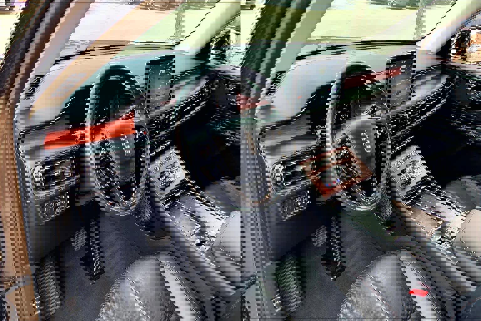 Used 2022 Lincoln Aviator Reserve w/ Elements Package Plus image 18