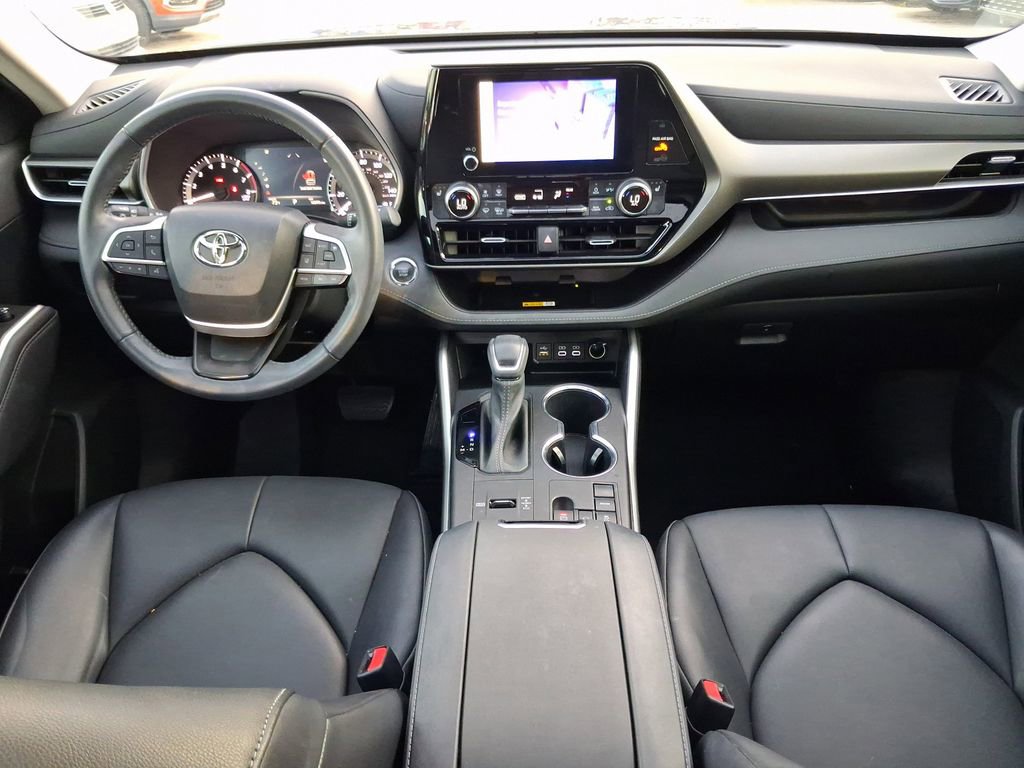 Used 2023 Toyota Highlander XLE FWD image 9