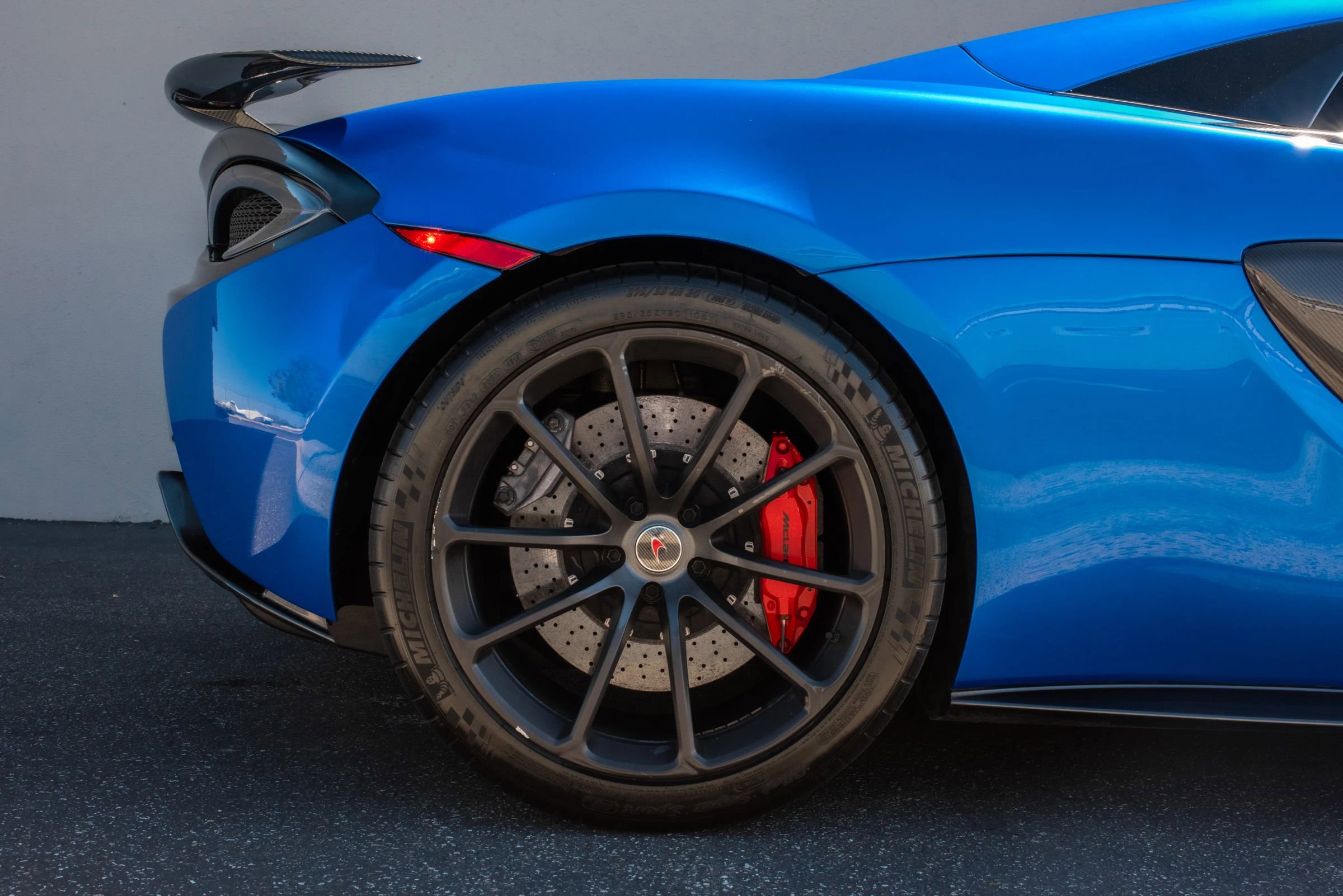 Used 2018 McLaren 570S Spider RWD image 33