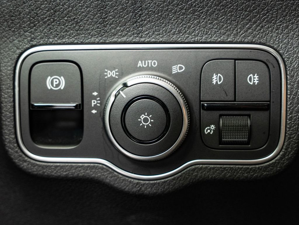 Certified 2024 Mercedes-Benz GLB 250 4MATIC image 26