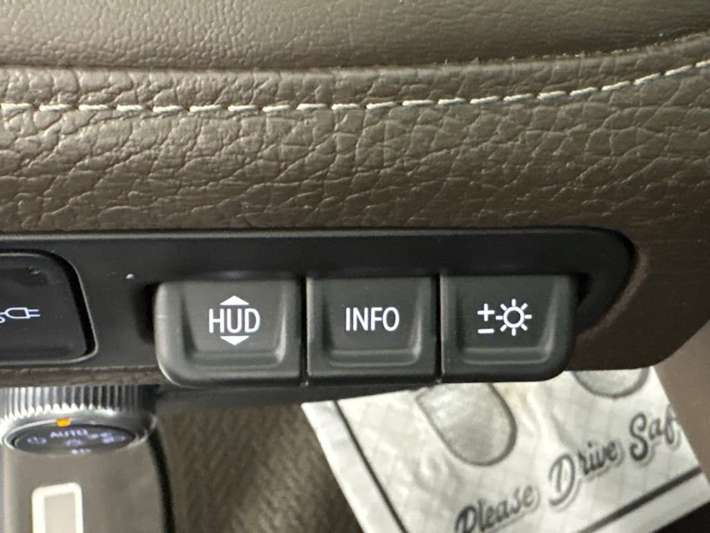 Used 2021 GMC Yukon Denali w/ Denali Premium Package image 18