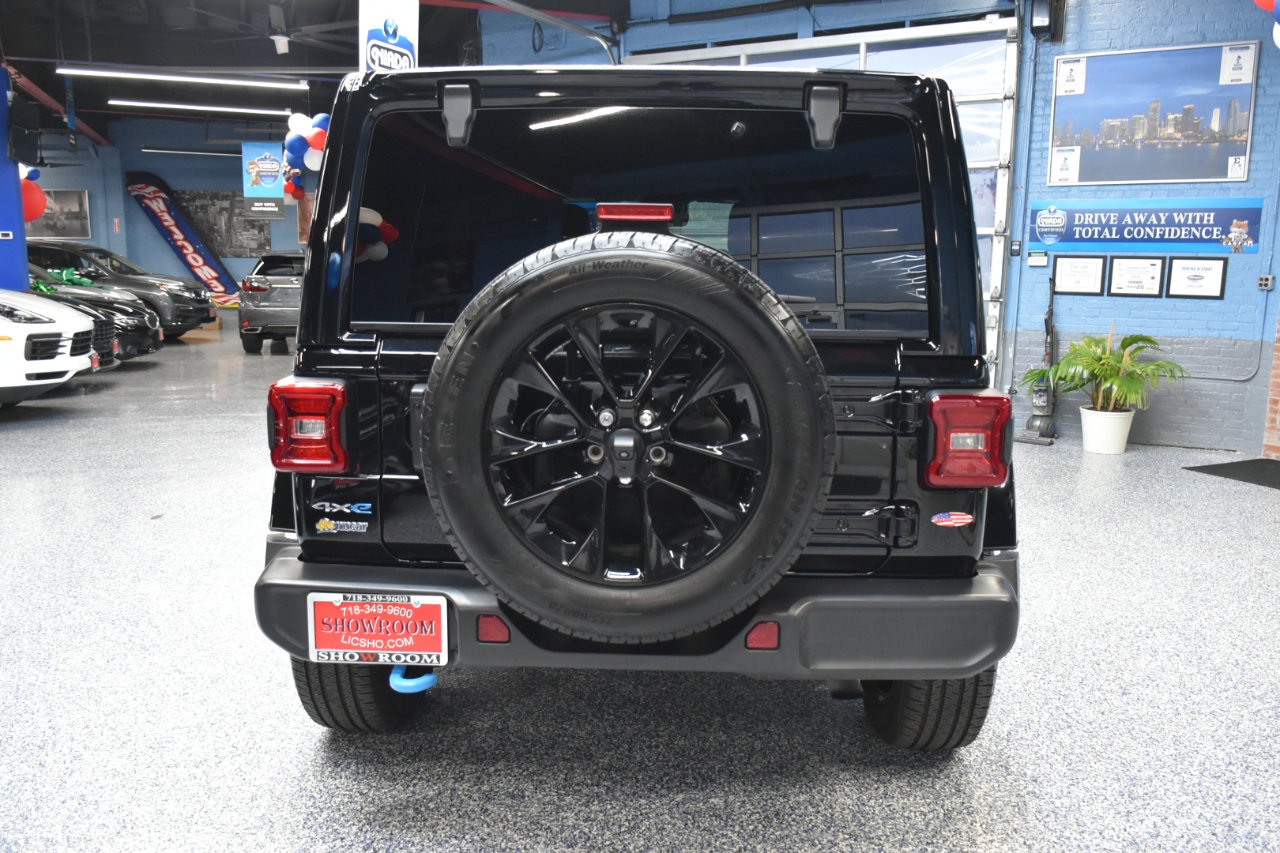 Used 2024 Jeep Wrangler Unlimited Sahara w/ Technology Group image 7