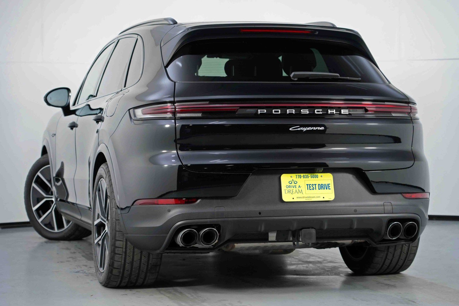 Used 2024 Porsche Cayenne w/ Premium Package image 6