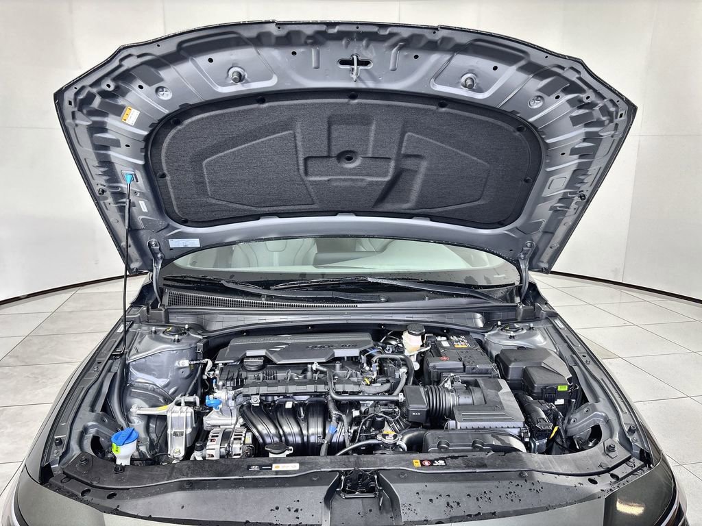 New 2026 Hyundai Elantra SE FWD image 17