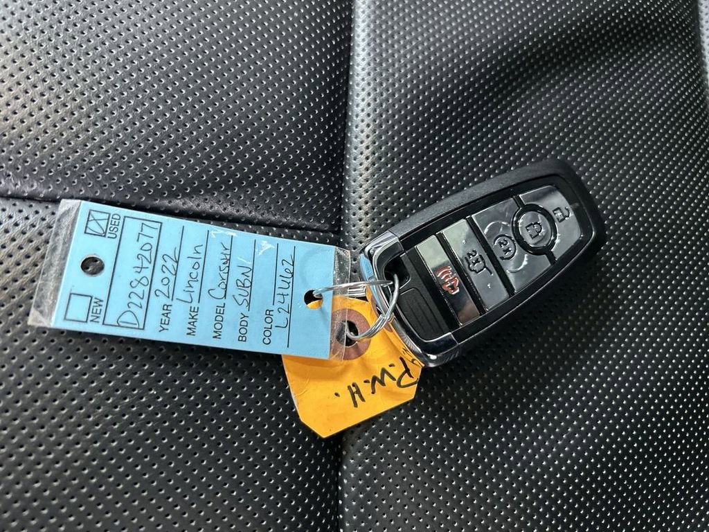 Used 2022 Lincoln Corsair Standard w/ Premium Package image 24