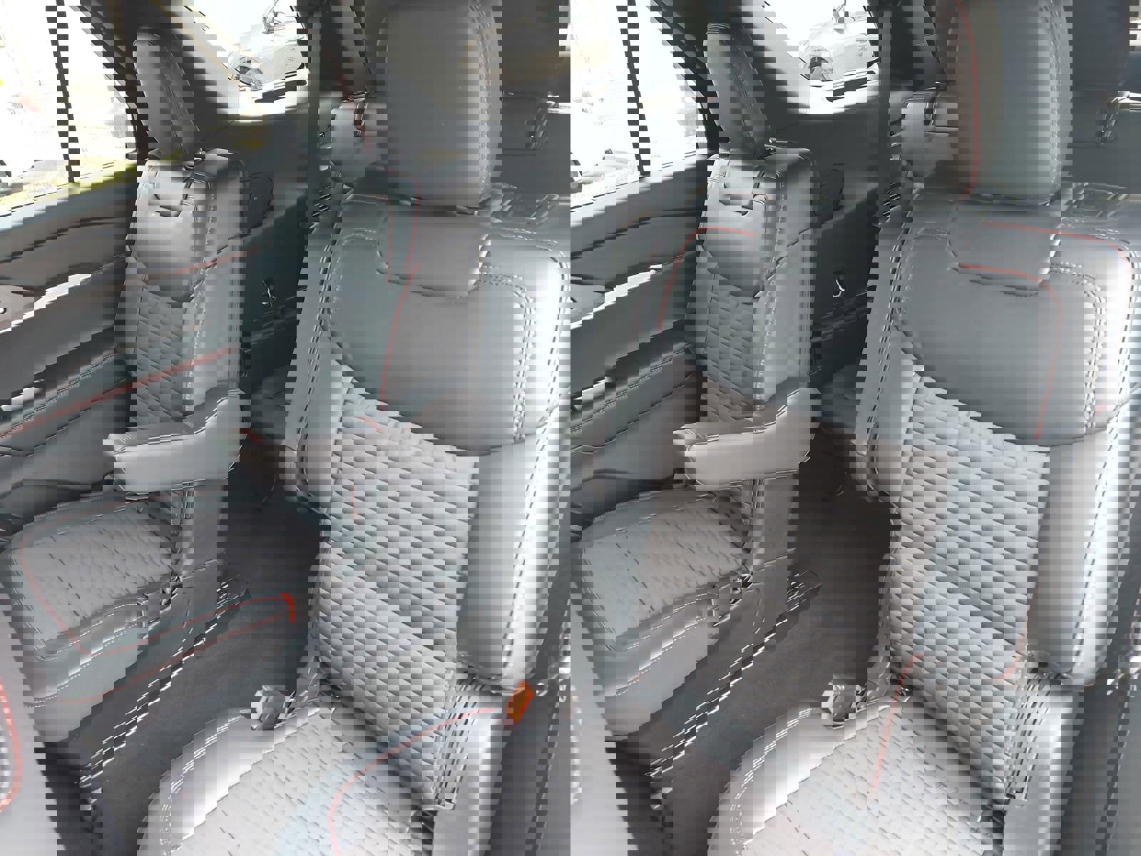 Used 2025 Ford Explorer ST-Line w/ Premium Package image 15