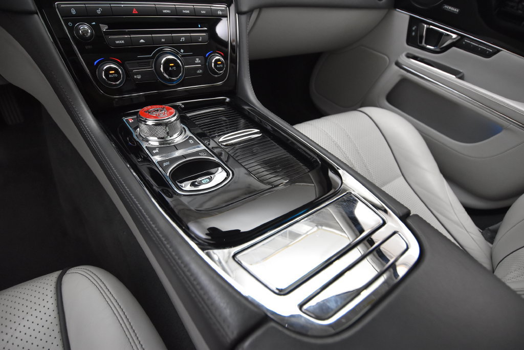Used 2015 Jaguar XJ L Supercharged RWD image 37