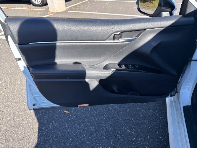 Used 2019 Toyota Camry XLE w/ Navigation Package FWD image 21