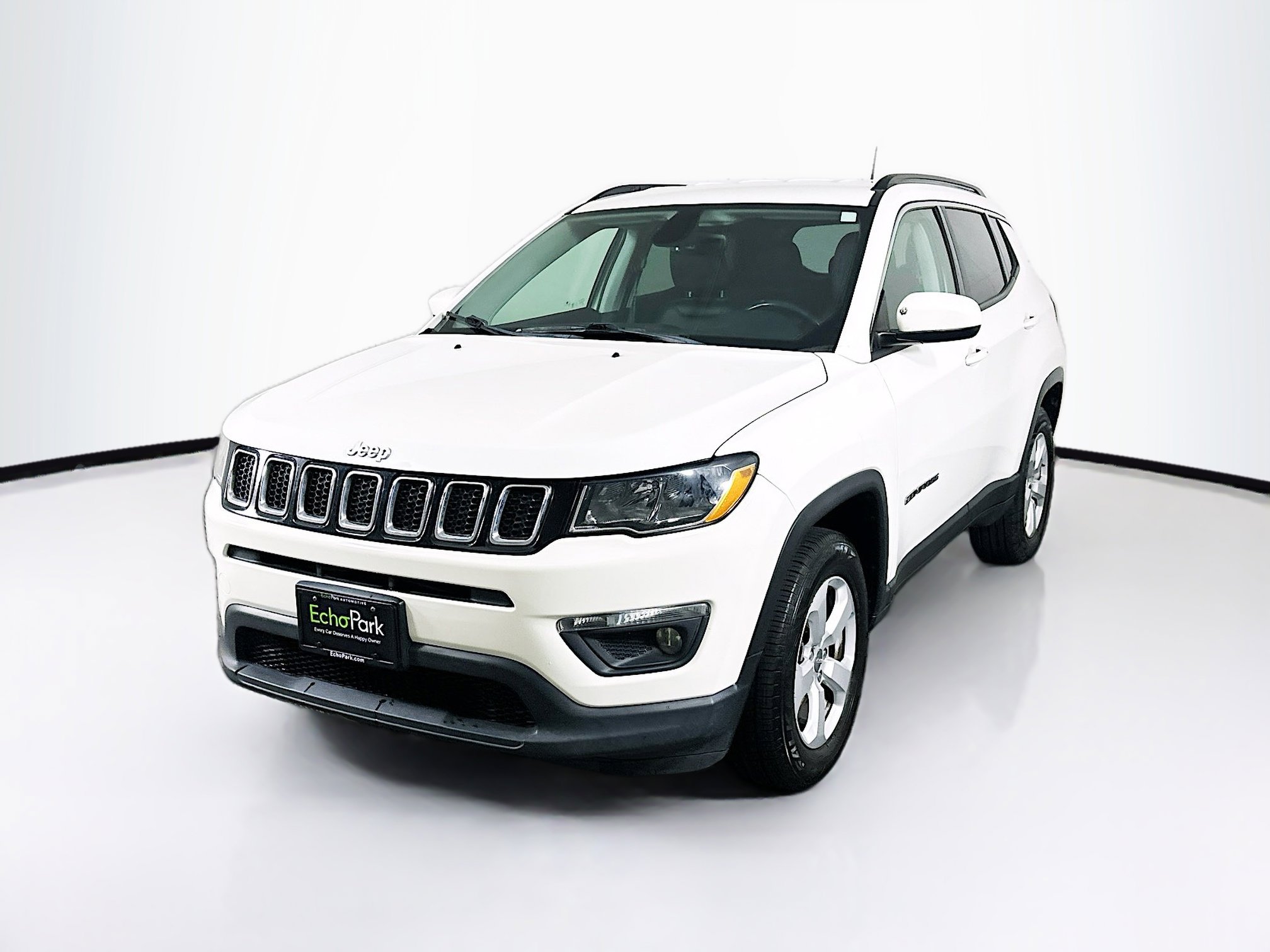 Used 2018 Jeep Compass Latitude w/ Popular Equipment Group AWD/4WD image 3