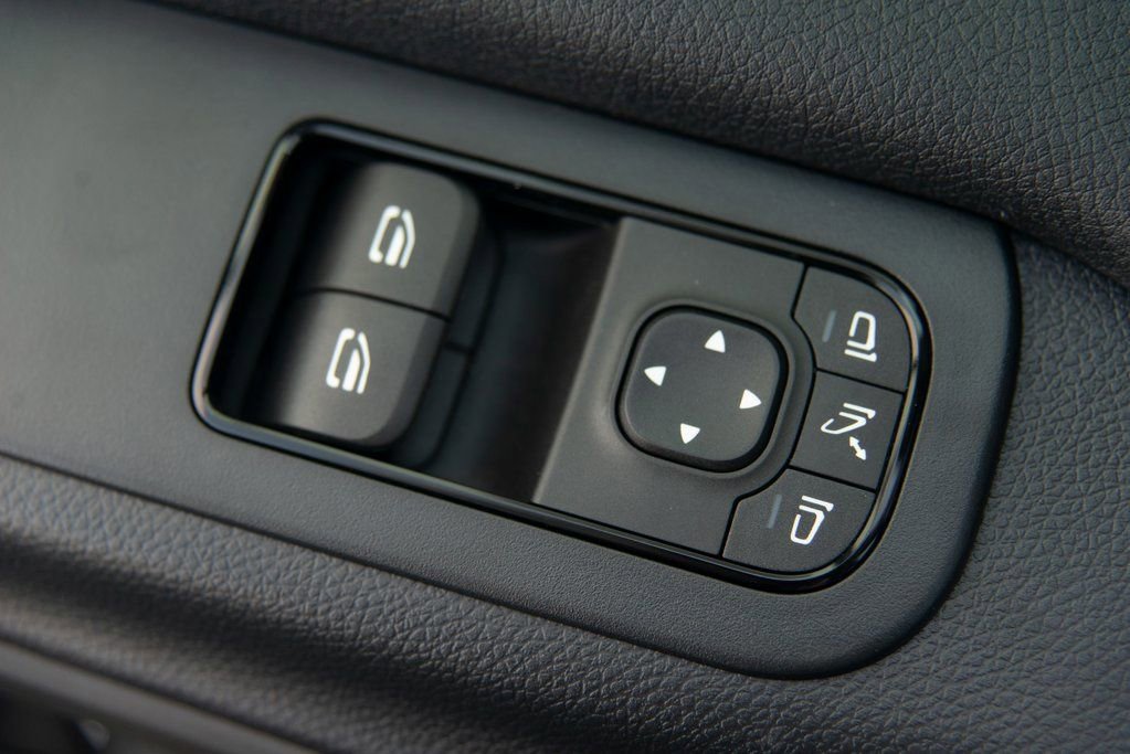 Used 2025 Mercedes-Benz Sprinter 2500 image 25