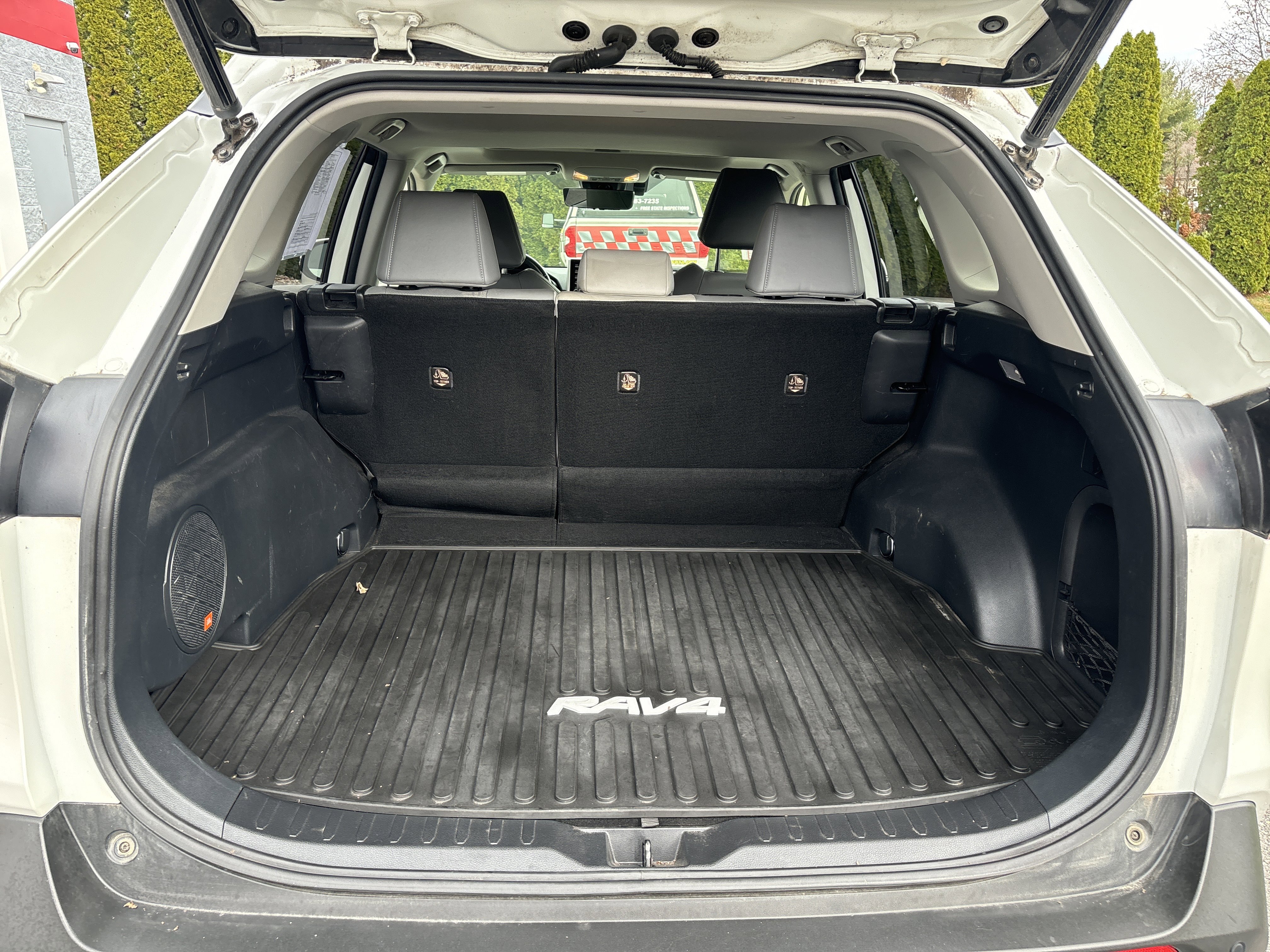 Used 2020 Toyota RAV4 Limited image 5