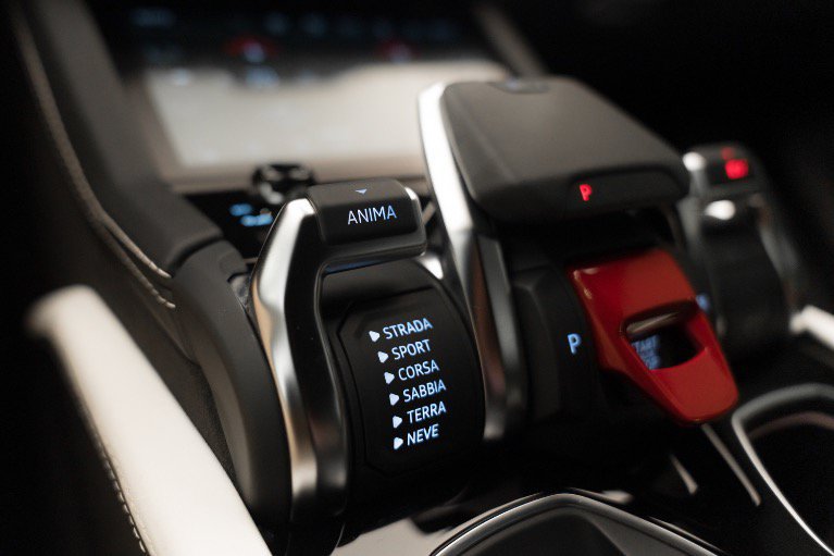 Used 2025 Lamborghini Urus SE AWD/4WD image 23