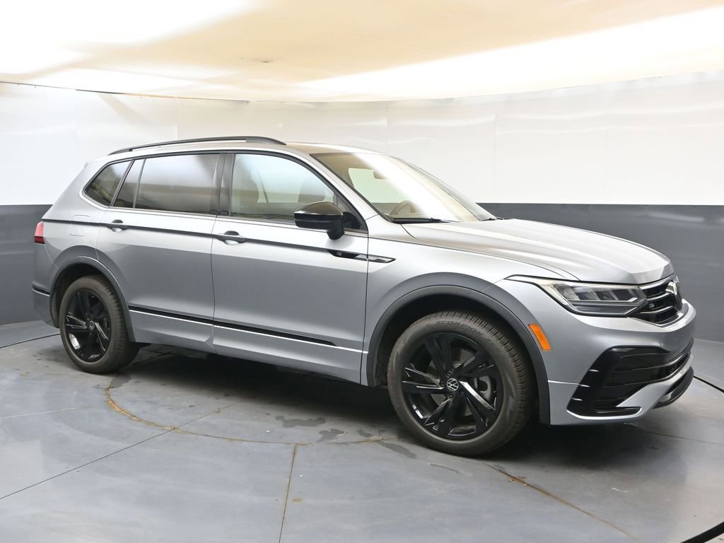 Used 2024 Volkswagen Tiguan SE R-Line AWD/4WD image 7
