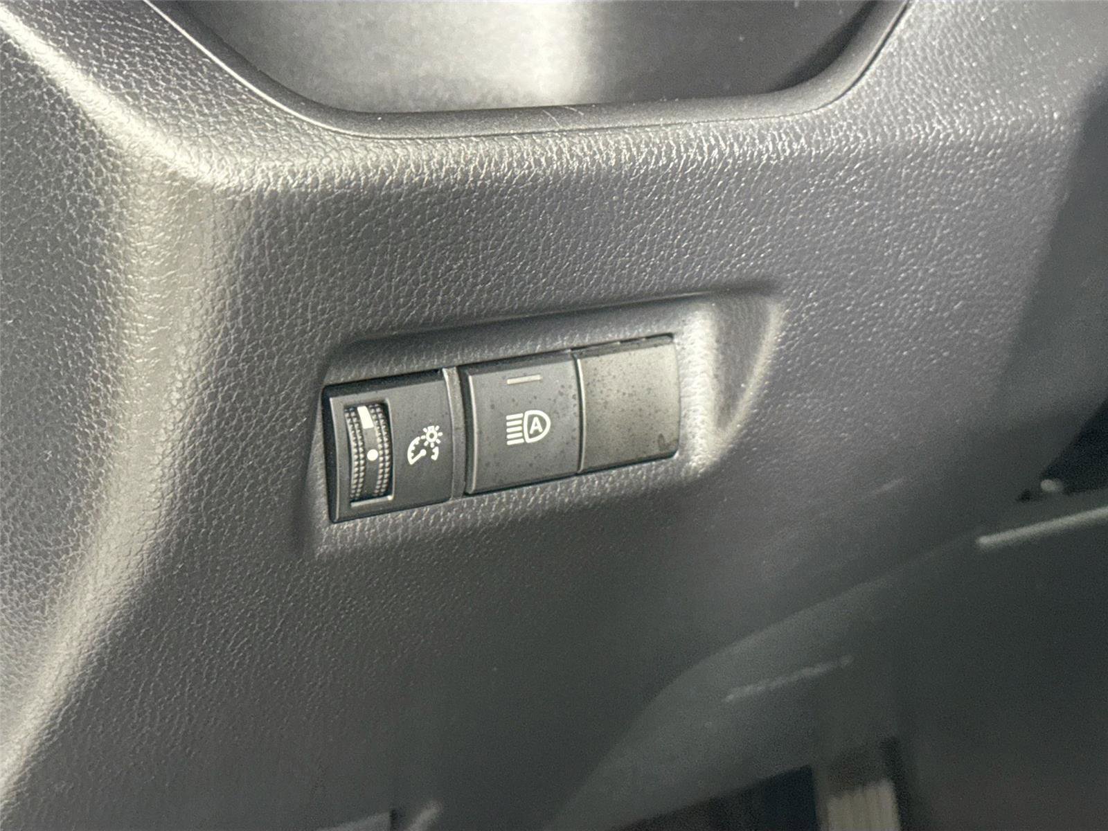 Used 2019 Toyota RAV4 LE image 14
