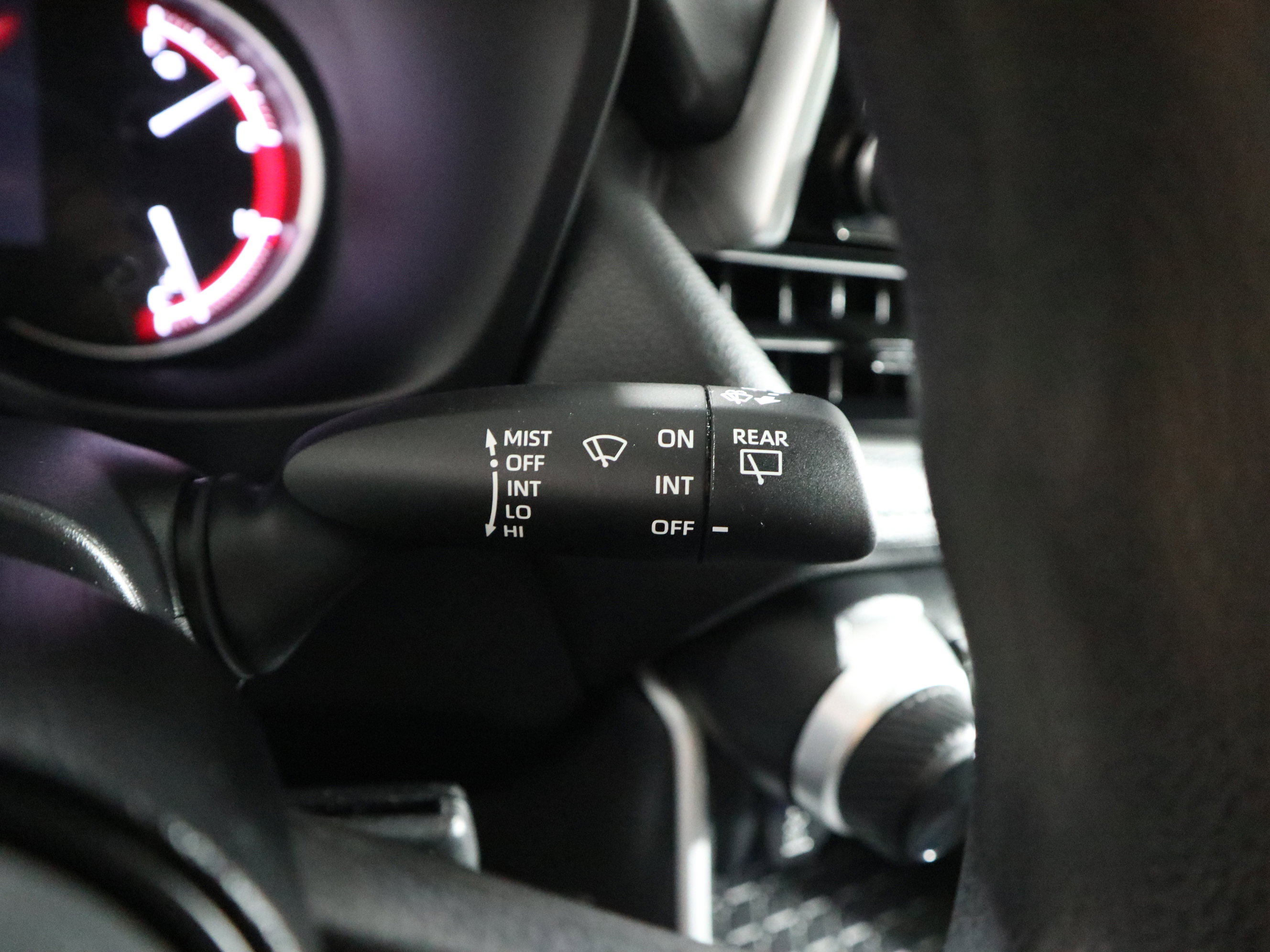 Used 2024 Toyota RAV4 LE AWD/4WD image 25