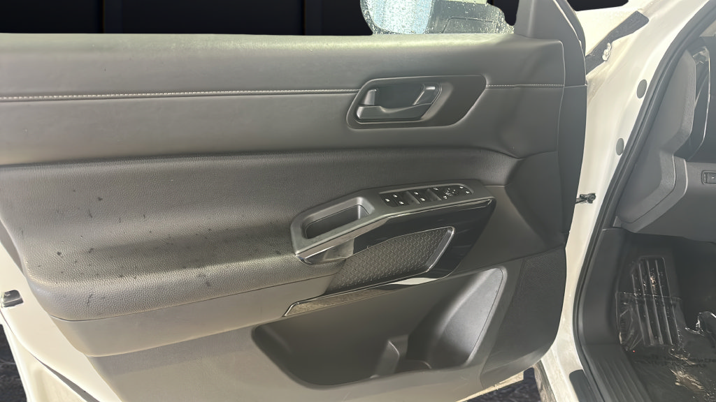 Used 2025 Nissan Pathfinder SV AWD/4WD image 10
