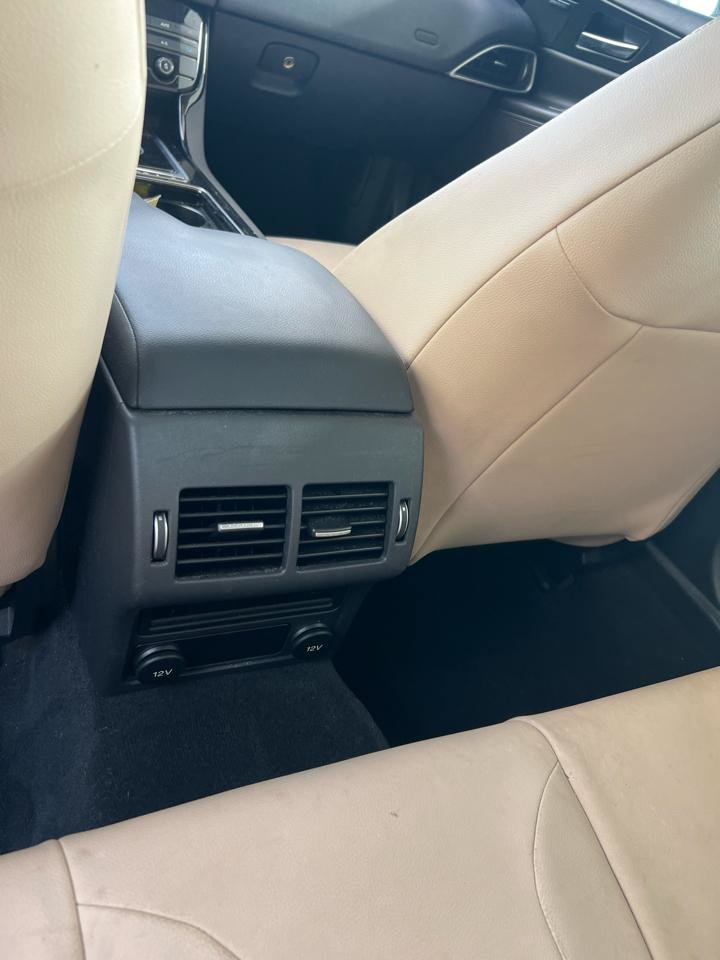 Used 2018 Jaguar XE Premium RWD image 8