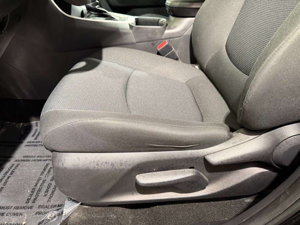 Used 2021 Toyota RAV4 LE image 14