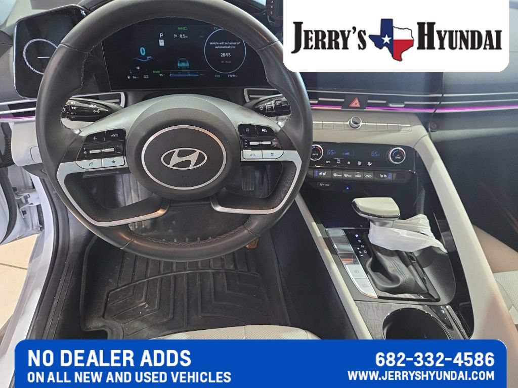 Used 2025 Hyundai Elantra Limited FWD image 9