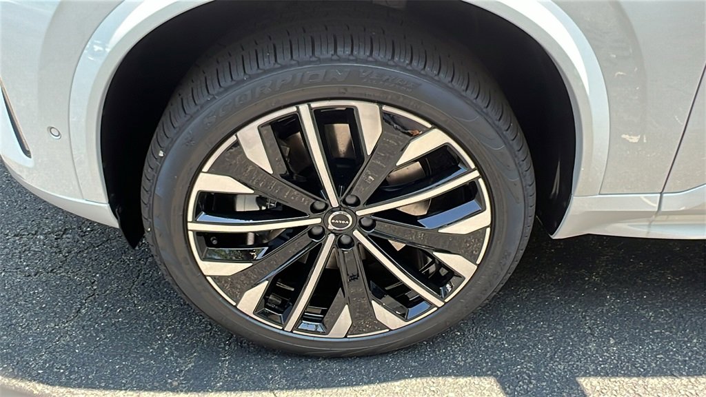New 2026 Volvo XC90 T8 Plus image 7