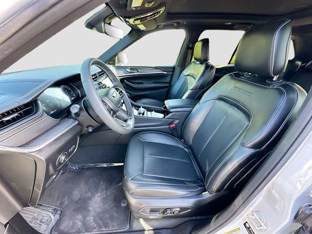 Used 2024 Jeep Grand Cherokee Overland w/ Trailer Tow Package AWD/4WD image 23