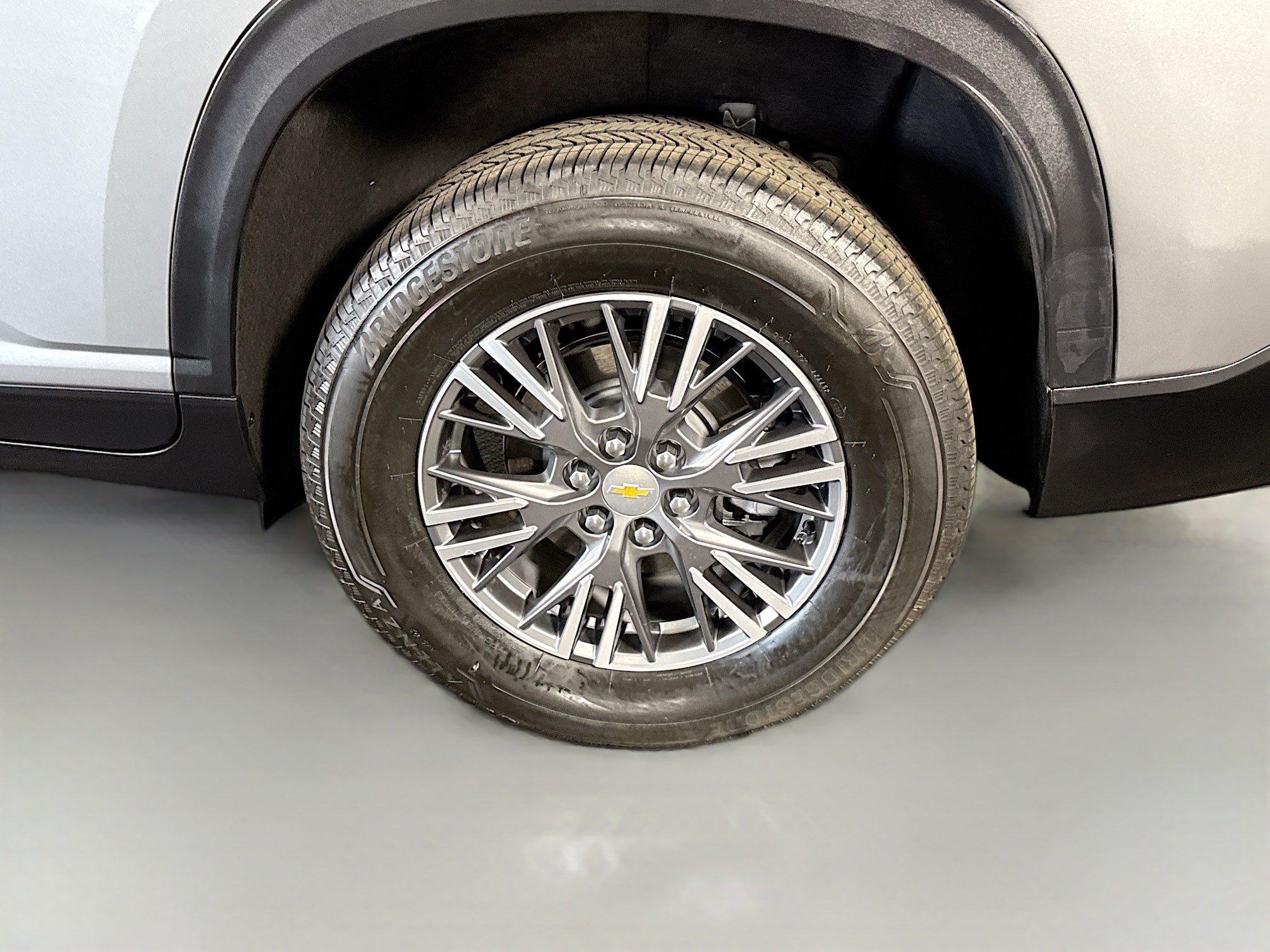 Used 2026 Chevrolet Traverse LT FWD image 37
