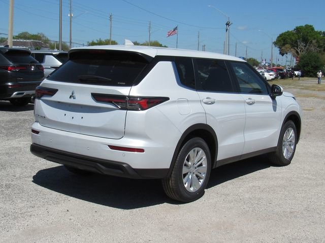 New 2026 Mitsubishi Outlander ES image 3